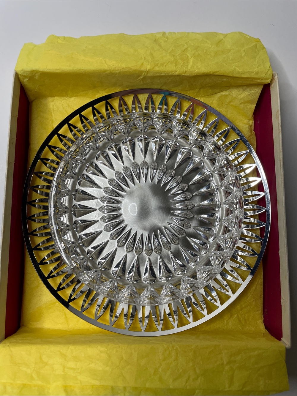 Vintage 1974 Ilkora Crystal Serving Bowl with Silver-Plated Rim - Picture 5 of 8